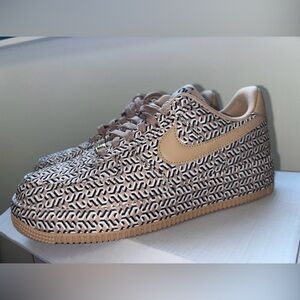 Nike woman’s Patterned Low-Top Sneakers in Tan
